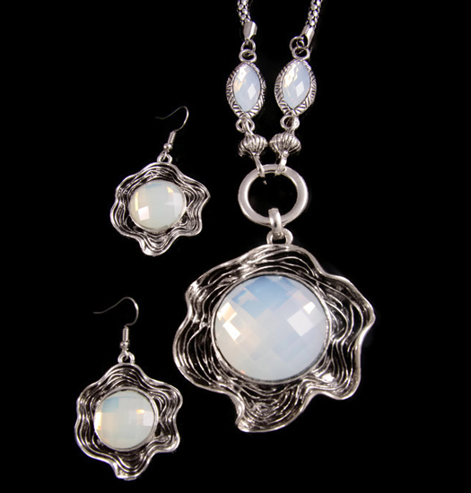 Necklace Moonflower II set with earrings