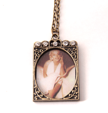 Necklace with foto frame